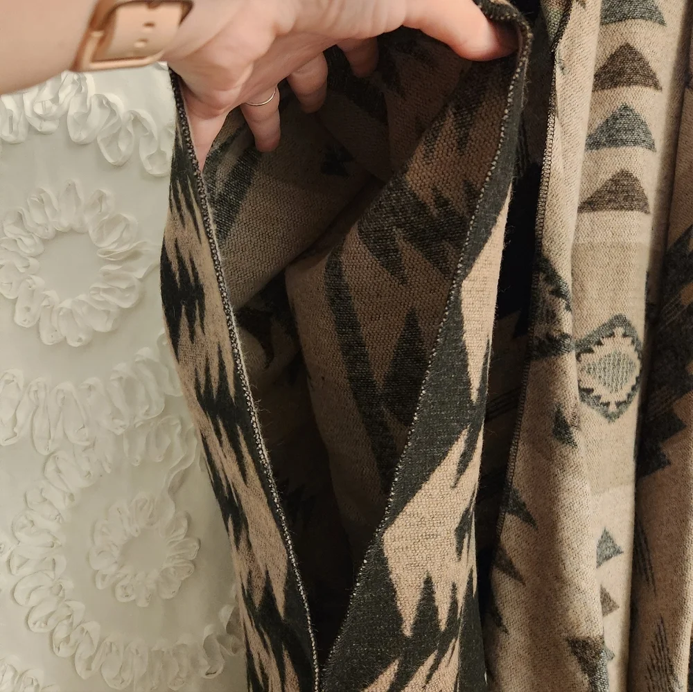 Michael Stars Cape One Size Hooded Open Poncho reversible Black brown aztec - Picture 2 of 9